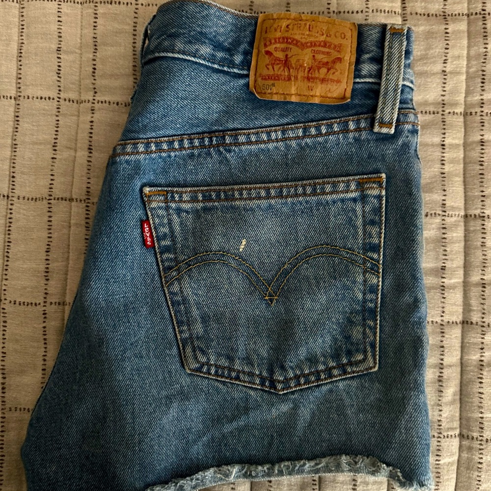 Levi’s high rise shorts size 26